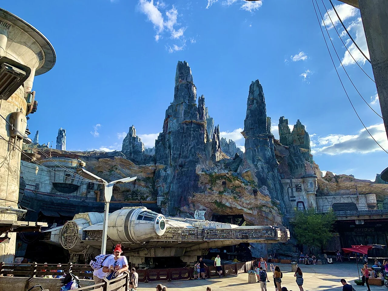 Star Wars: Galaxy’s Edge — Uma área criada para parecer outro planeta.