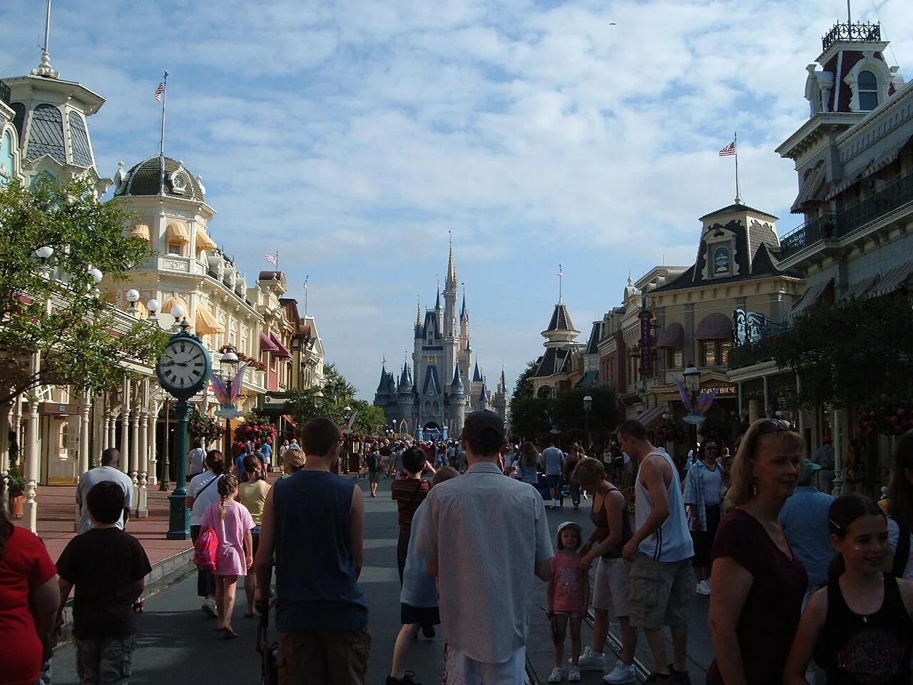 Main Street, U.S.A. — A avenida que conduz ao castelo.