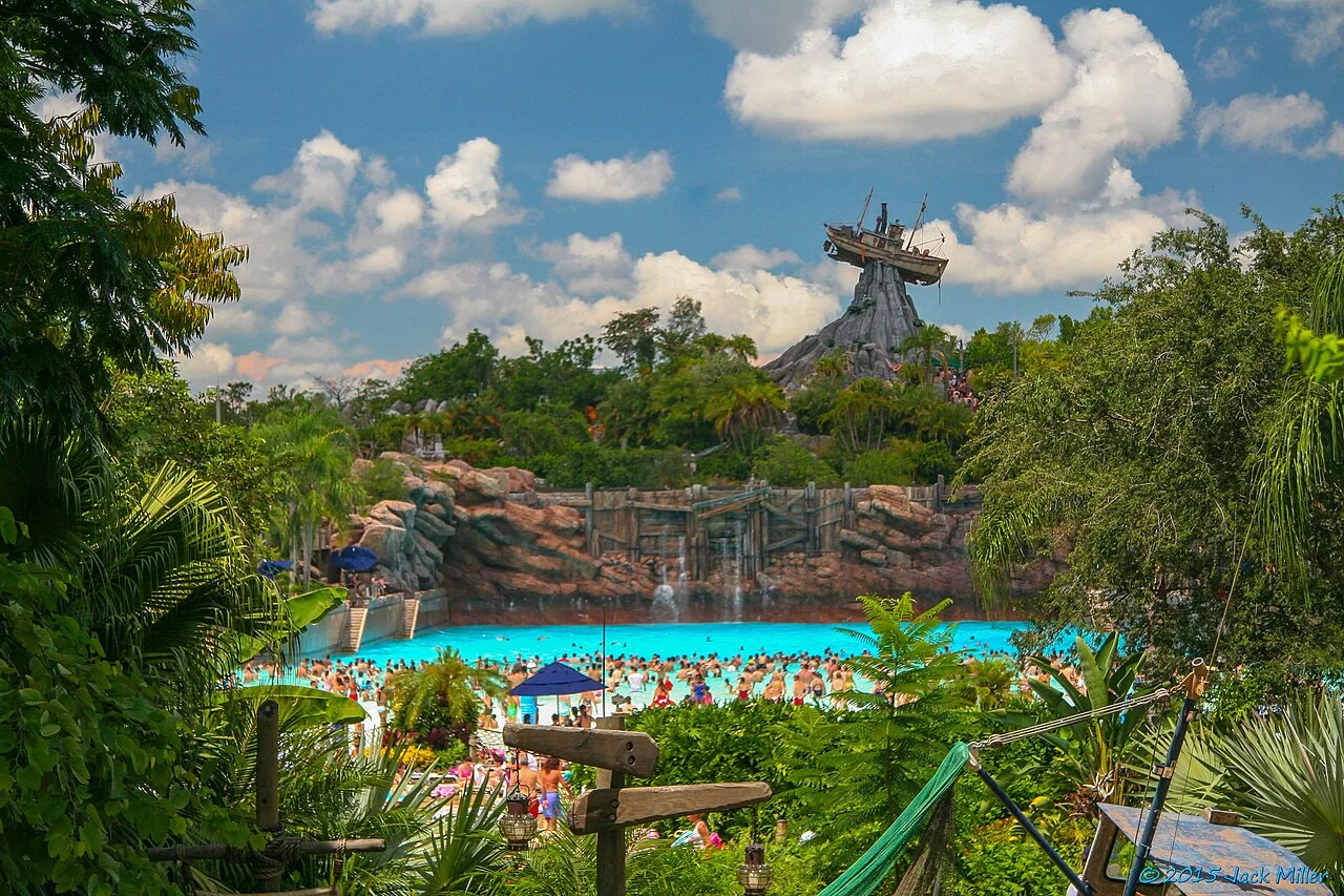 Piscina de ondas — A atração mais característica do parque.